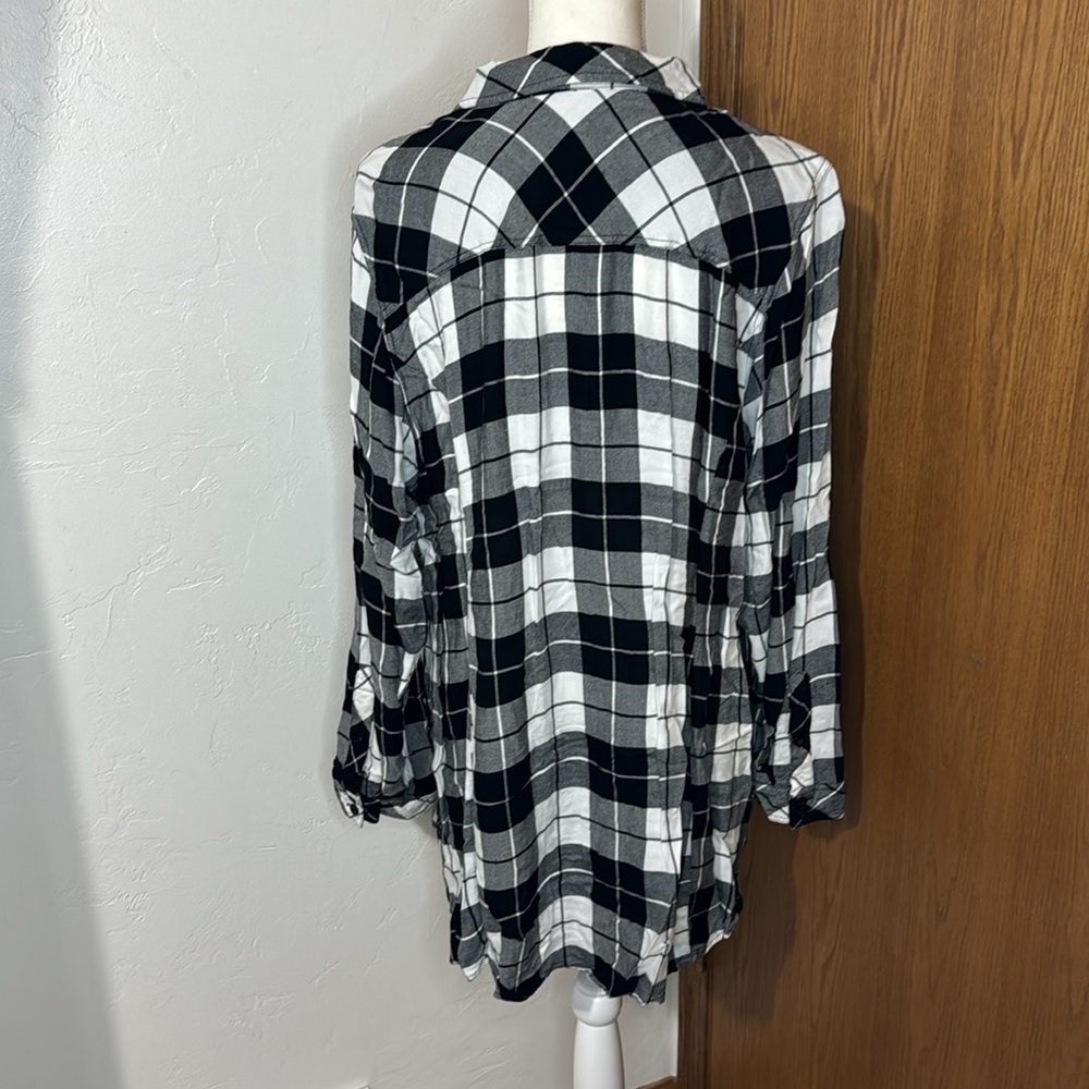 Torrid black & white plaid long sleeve button down top 3 - Picture 4 of 9